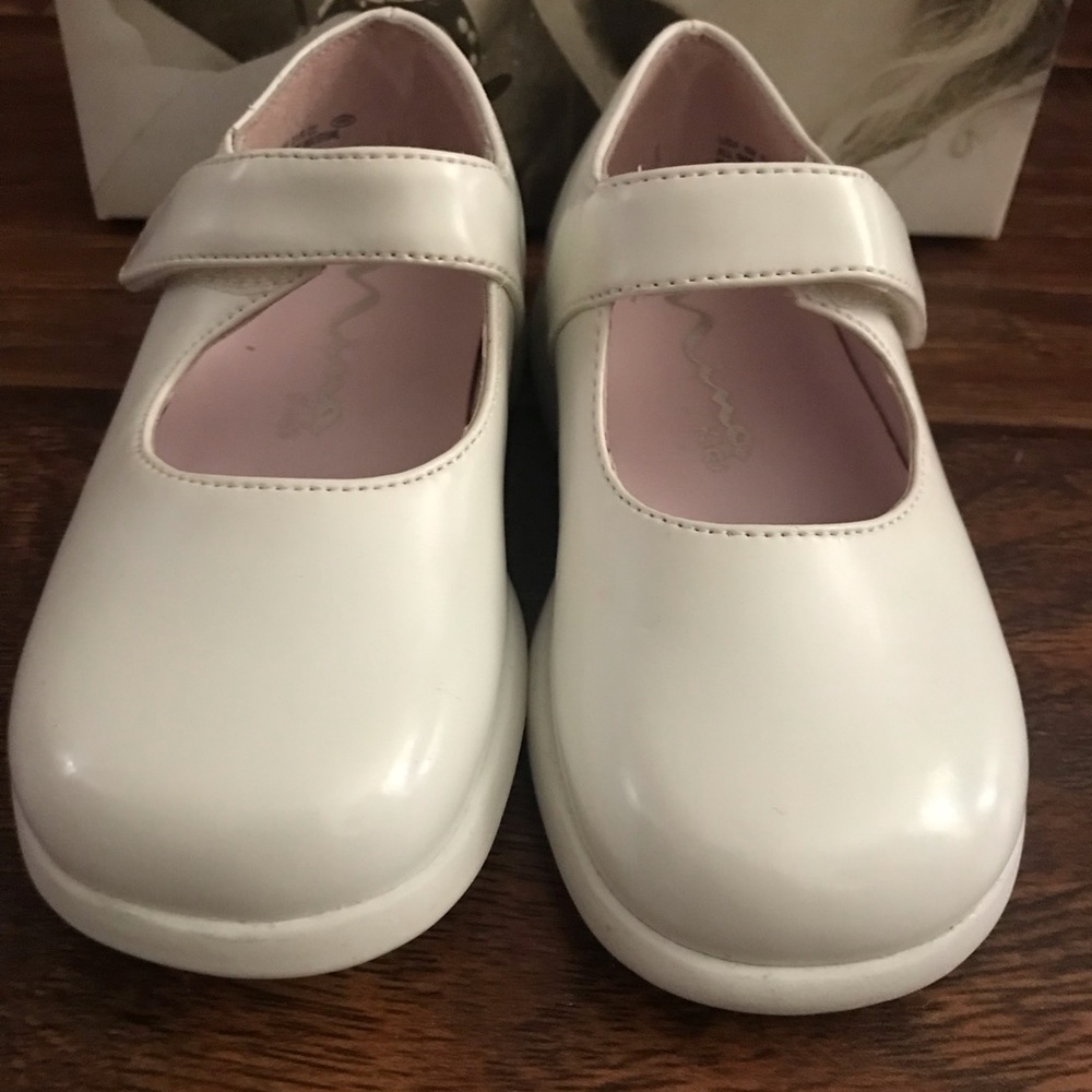 White Patent, size 7 1/2W Velcro